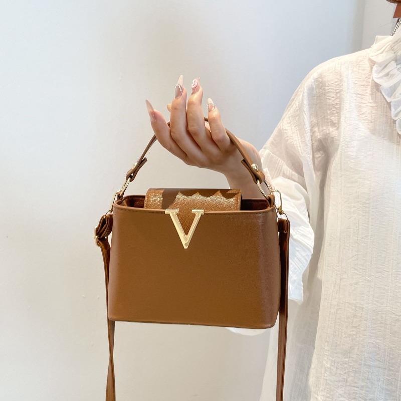 Luxury Women's Tote Bag, Chic  - Women'S Shoes Louis Vuitton recension och pris