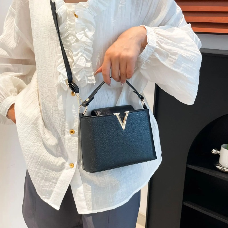 Luxury Women's Tote Bag, Chic  - Women'S Shoes Louis Vuitton recension och pris
